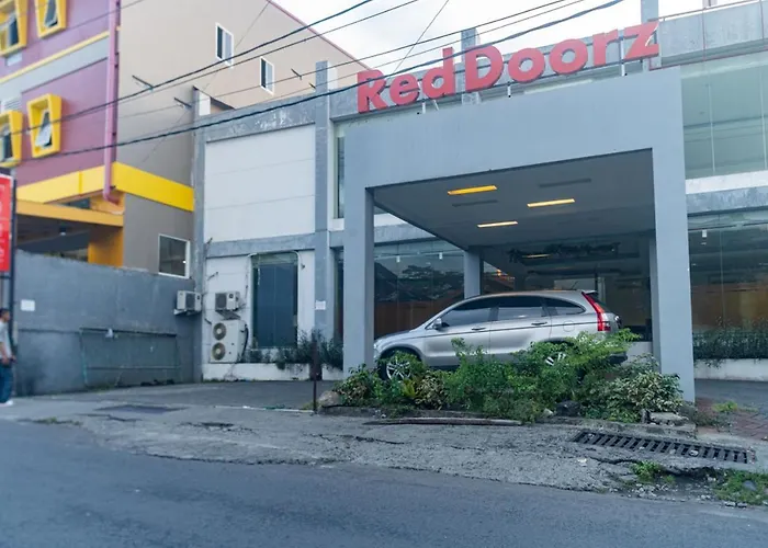 RedDoorz Near Bahu Mall Manado