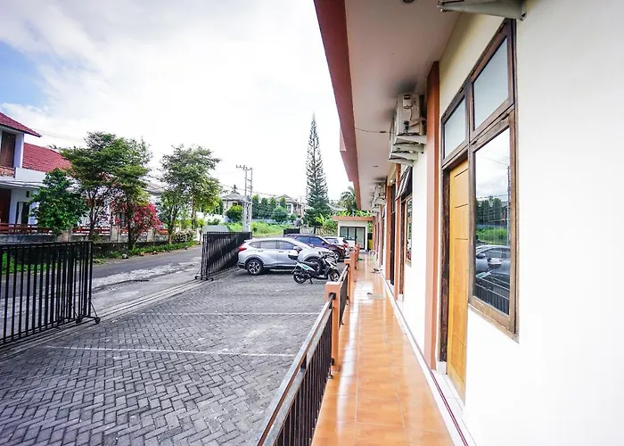 Oyo 1693 Edward Residence Malalayang