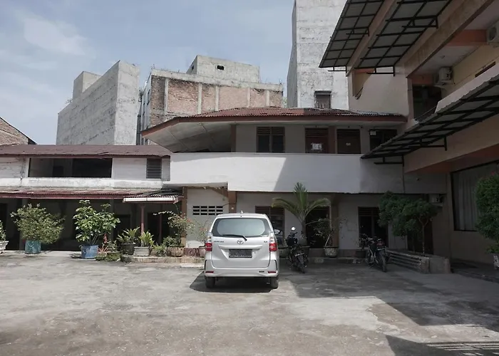 Oyo 2200 Gunung Sari